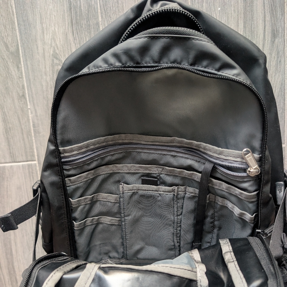 The North Face Base Camp Hot-Shot All Black Men's Backpack JAPAN LIMITED EDITION - Picture 5 of 7